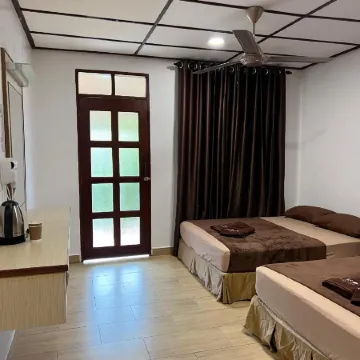 Redang Holiday Beach Resort Отели в г. Остров Реданг