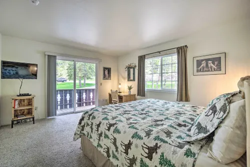 Cozy Condo on Fall River - 1 Mile to Rmnp Gate! - Apartments