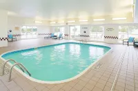 MainStay Suites Appleton Airport - Fox River Mall Area - parking