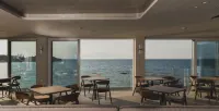 Alexandra Beach Resort & Spa - 4-Star