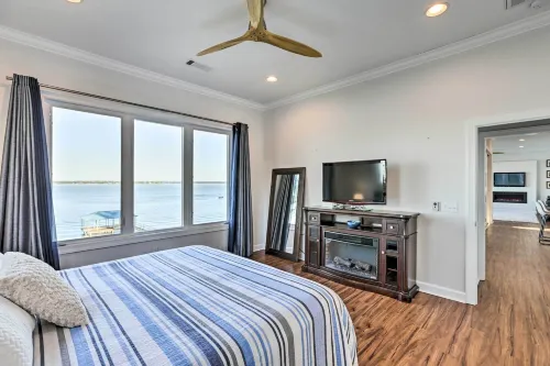 Beautiful Waterfront Getaway w/ Dock! - Bintang 3
