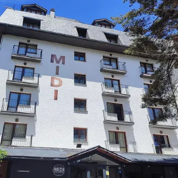 Apartamentos Midi 3000