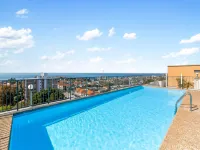 Bondi Studio Apartment with Pool & Rooftop Views Hotels in Bondi