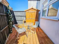 Cleave House - Stylish & Chic 3 Bed House Mins From Central London Hotels in Orpington