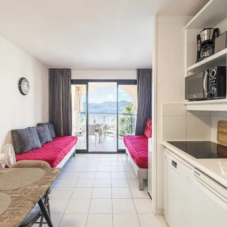 Charming Flat with Sea View - 1Br - 2P - Bocca