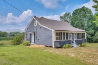 < 1 Mi to Lake: Mtn-view Cabin w/ Porch in Newport - 3-Star