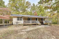 Families Welcome! Home w/ Fire Pit in Soddy-daisy - Homestays