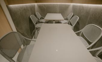 Metropolis Business Hotel