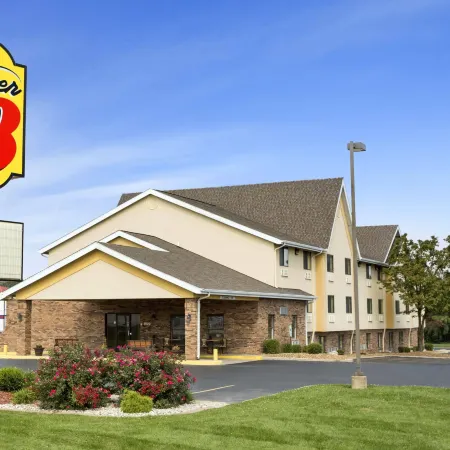 Super 8 by Wyndham Alton