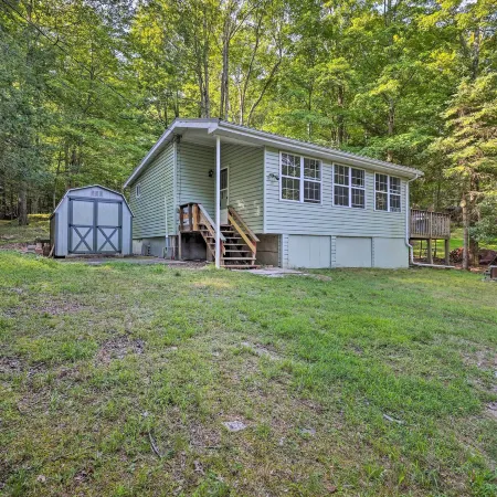 22 Mi to Ski Big Bear! Lake Wallenpaupack Getaway