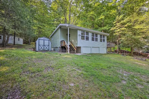 22 Mi to Ski Big Bear! Lake Wallenpaupack Getaway - Pet friendly