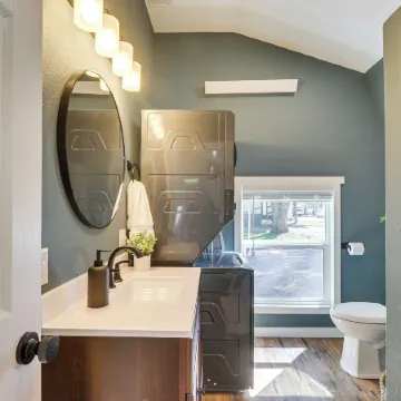 20 Mi to Glacier Natl Park Pet-Friendly Cabin