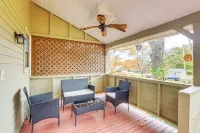 Updated Getaway w/ Sauna & Yard in Bloomsbury!