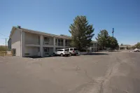 Motel 6 Kingman, AZ - Route 66 West - parking