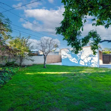 Prime location Close to Downtown LA 2 bed 1 bath Kingsize Bed Private Entry! 17