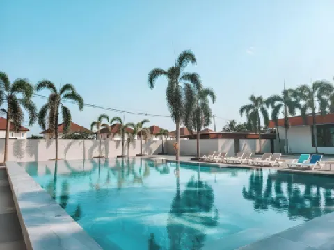 The One Hotel Hotels near Wat Samakkhi Upatham