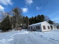 Whole House in Schroon Lake: 35 Min to Gore Mnt! Hotels in Schroon