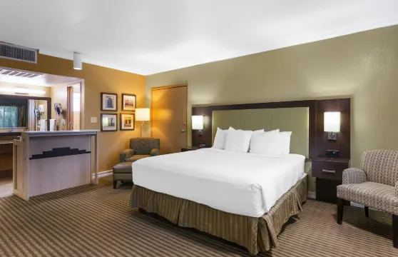 皇家陽光酒店及套房