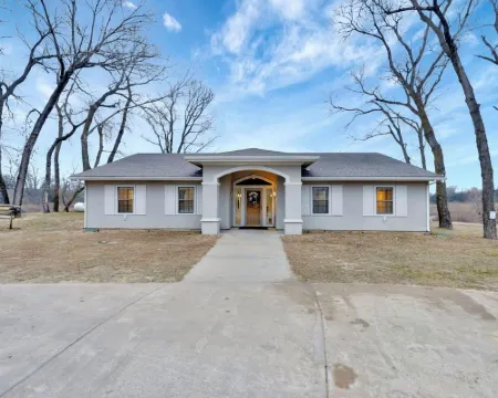 Private Lake Resort house w swimming, fishing, beach access, sand dune ATV Park 哈維縣酒店