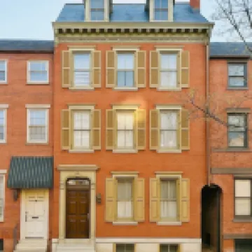 5BR Hollywood-Glam-Themed Historic Home + Sauna, Sleeps 12