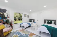 Luxurious 7-bedroom villa with pool/spa and pickleball court in fabulous Naples