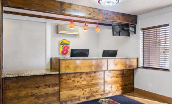 Super 8 by Wyndham Baker City