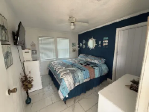 BEACH FRONT ISLAND COTTAGE 3 BEDROOM,1 BA  PETS MUST BE DECLARED WHEN BOOKED.