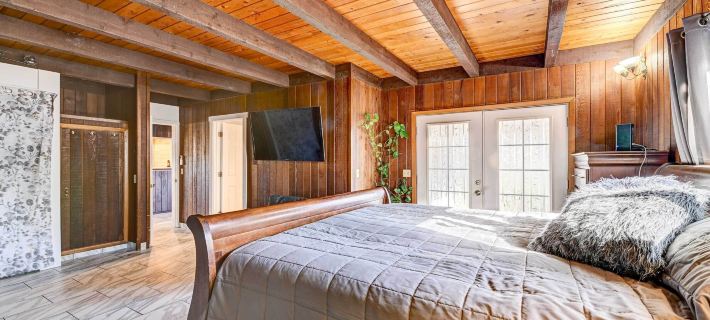 Pet-Friendly Grants Pass Home w/ Hot Tub! Hotels in Grants Pass
