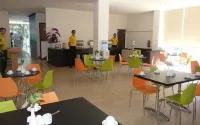 Top Hotel Manado by Gran Puri - Aamiainen