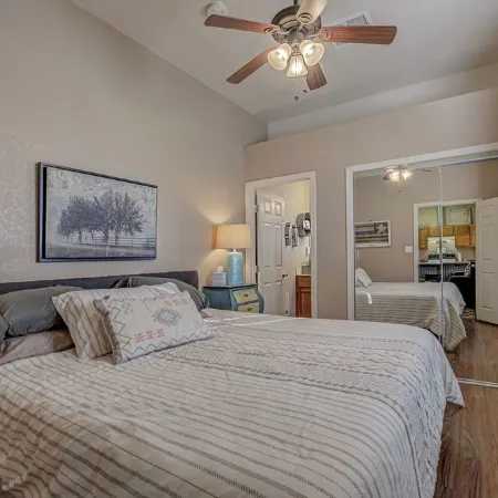 Guest House with horse privilege's, in the country & beautiful neighborhood.