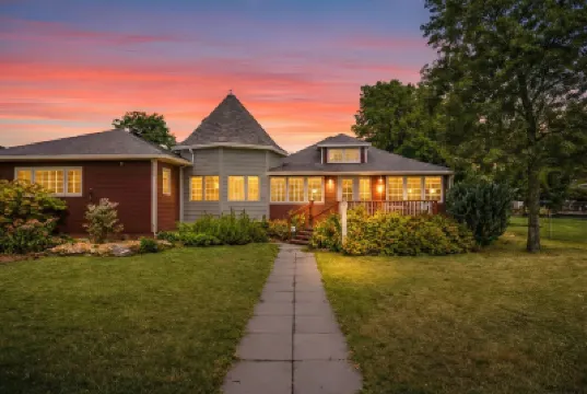 Sauna, Pizza Oven, BBQ, Easy Lake Access & Parking for Trucks & Trailers Hotels in 