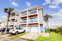 Ocean-view Townhome With Balcony & W/D - Walk to Beach - Dog-friendly