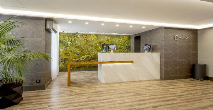 호텔 주차장 및 외관