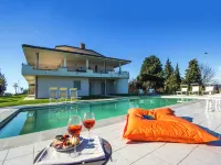 Tranquil Escape in Tavullia - Pools
