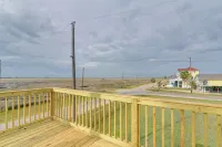 Near Boat Ramp: Home w/ Deck & Grill in Freeport