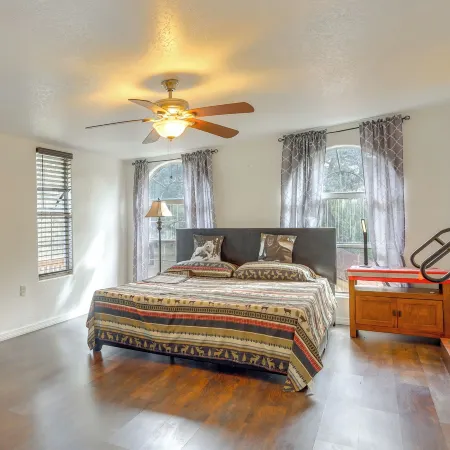 1 Mi to Fanning Springs! Home on Private Acreage