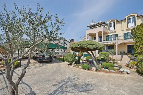 Apartments Ivan by the Sea