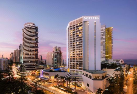 소피텔 수영장 뷰