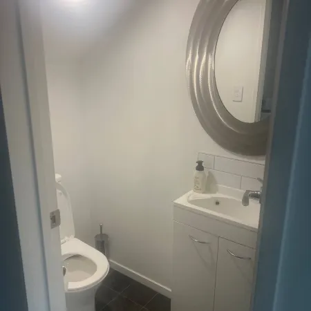 Cozy Room in Modern House Near Auckland Airport Отели рядом с достопримечательностью «Мангер»