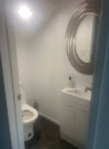 Cozy Room in Modern House Near Auckland Airport Hotels near Mangere