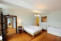 Group Villa with Pool & Sauna Hotel di 