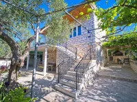 Apartment Pavo Hotels in Postira
