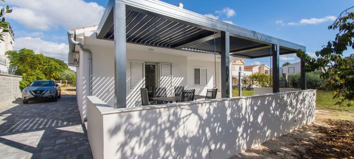 House Branka Hotels in Vir
