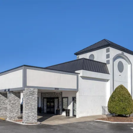 Best Western Greensboro Coliseum Inn Отели рядом с достопримечательностью «Торговый центр Four Seasons»