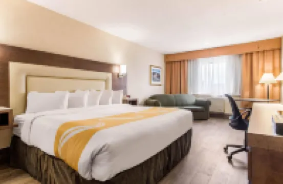 Quality Inn & Suites Hotel di 