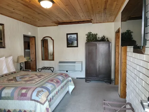 Pioneer Motel