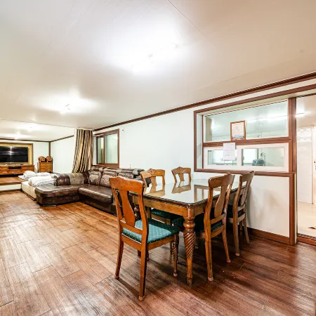 Boeun Songnisan Way to Cheonwangbong Pension Отели рядом с достопримечательностью «Храм Попчуса»