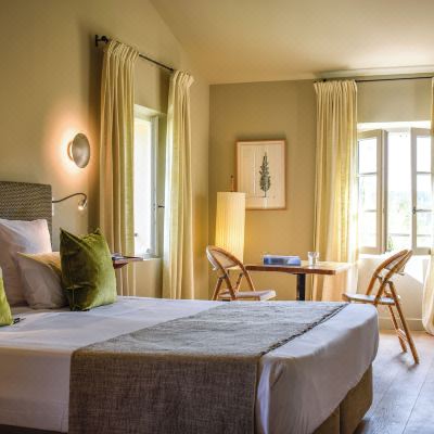 Junior Queen Suite Baumanière - les Baux de Provence Promo Code
