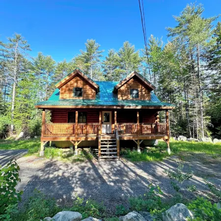 80pvr Log Home 20min to Bretton Woods! AC, Hot Tub, Wifi, Cable, Fireplace, Fire pit