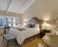 Carriage House Inn